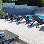 Modernes In Mit Gemeinschaftspool By Interhome Apartment