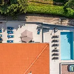 Modernes In Mit Gemeinschaftspool By Interhome Apartment Crikvenica