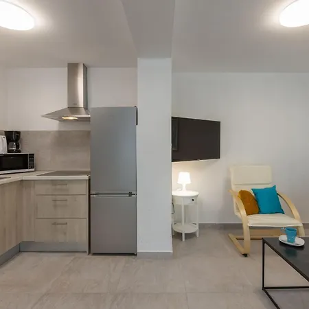 Modernes In Mit Gemeinschaftspool By Interhome Apartman Crikvenica