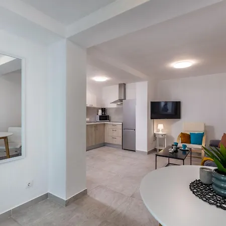 Modernes In Mit Gemeinschaftspool By Interhome *