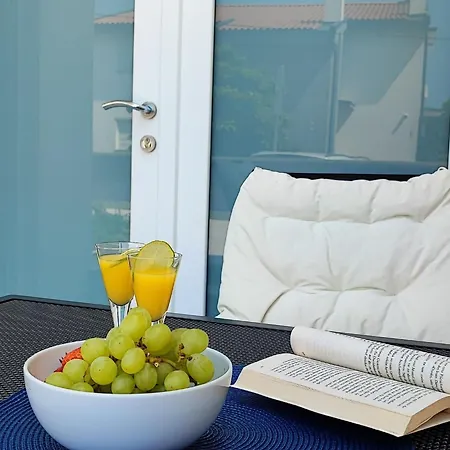Modernes In Mit Gemeinschaftspool By Interhome *