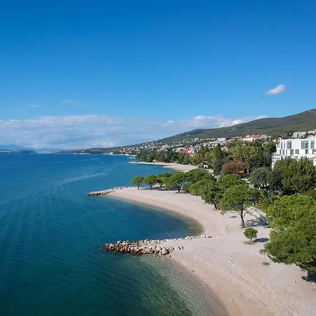 Modernes In Mit Gemeinschaftspool By Interhome Crikvenica