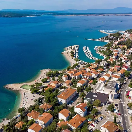 Modernes In Mit Gemeinschaftspool By Interhome Lejlighed Crikvenica