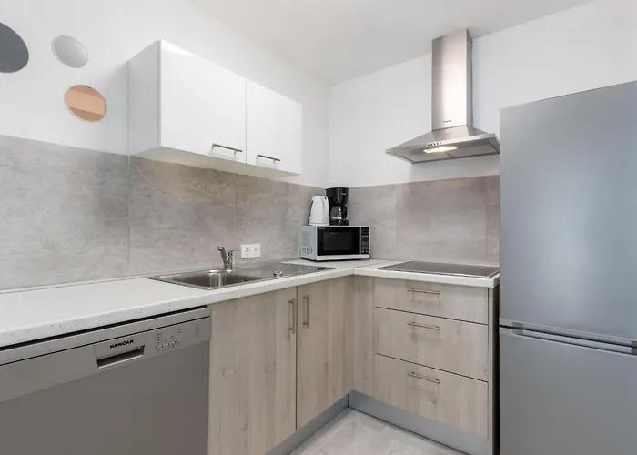 Modernes In Mit Gemeinschaftspool By Interhome Apartman Crikvenica