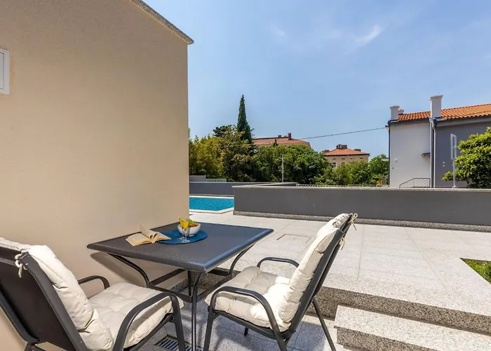 Modernes In Mit Gemeinschaftspool By Interhome Crikvenica