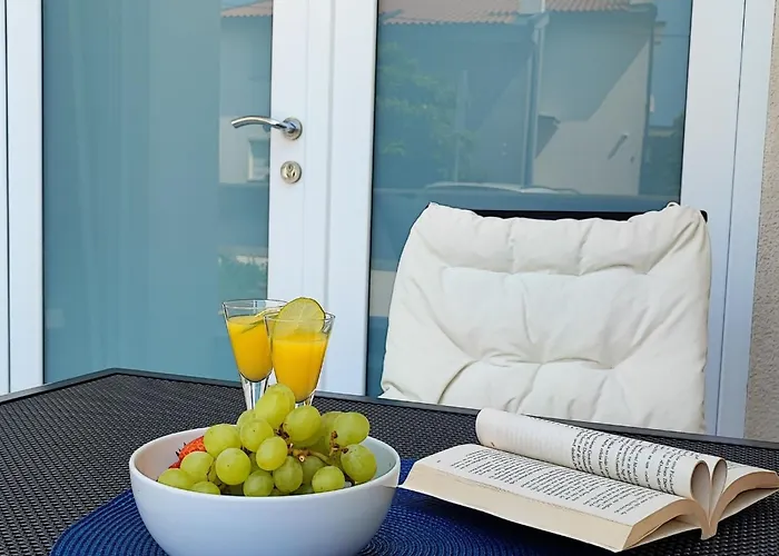 Modernes In Mit Gemeinschaftspool By Interhome *