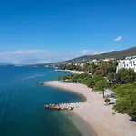 Modernes In Mit Gemeinschaftspool By Interhome Crikvenica