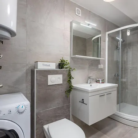 Appartamento Modernes In Mit Gemeinschaftspool By Interhome