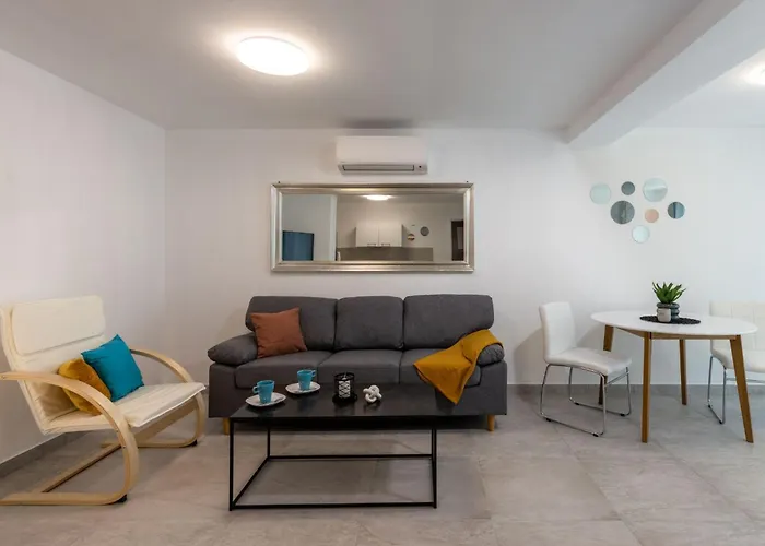 Modernes In Mit Gemeinschaftspool By Interhome Appartamento