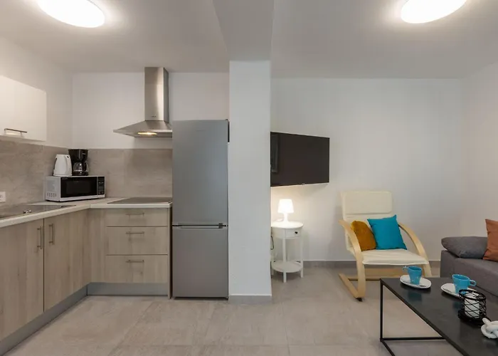 Modernes In Mit Gemeinschaftspool By Interhome Appartamento Crikvenica