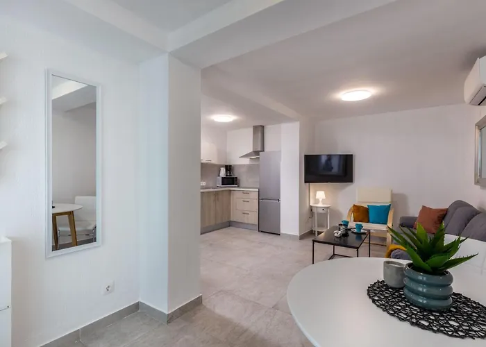Modernes In Mit Gemeinschaftspool By Interhome *